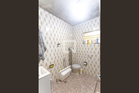 Casa à venda com 140m², 2 quartos e 2 vagas Casa à venda com 140m², 2 quartos e 2 vagasBanheiro social