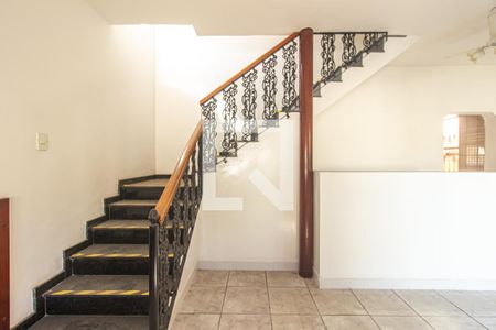 Escada de casa para alugar com 2 quartos, 200m² em Campo Grande, Rio de Janeiro