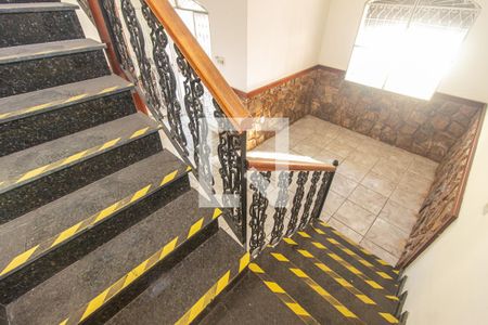 Escada de casa para alugar com 2 quartos, 200m² em Campo Grande, Rio de Janeiro