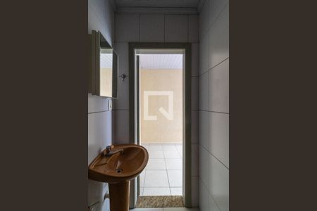 Banheiro de kitnet/studio para alugar com 1 quarto, 21m² em Bom Retiro, São Paulo