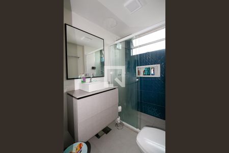 Banheiro de apartamento à venda com 1 quarto, 40m² em Menino Deus, Porto Alegre