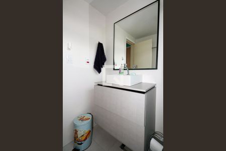 Banheiro de apartamento à venda com 1 quarto, 40m² em Menino Deus, Porto Alegre