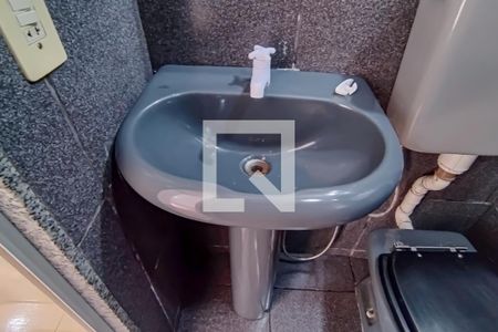 Banheiro de apartamento à venda com 1 quarto, 30m² em Taquara, Rio de Janeiro