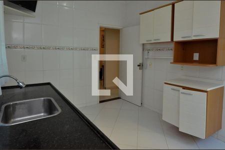 Casa de condomínio à venda com 160m², 6 quartos e 2 vagasCozinha 