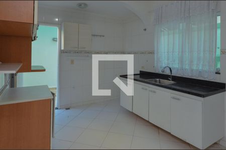 Casa de condomínio à venda com 160m², 6 quartos e 2 vagasCozinha 