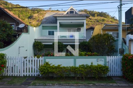 Casa de condomínio à venda com 160m², 6 quartos e 2 vagasFachada