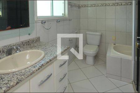 Casa de condomínio à venda com 160m², 6 quartos e 2 vagasBanheiro da Suíte