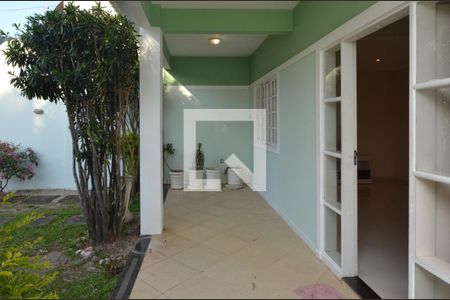 Casa de condomínio à venda com 160m², 6 quartos e 2 vagasÁrea externa