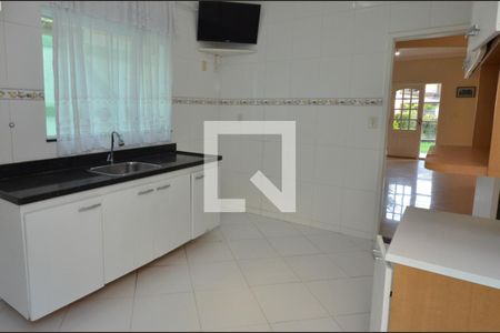 Casa de condomínio à venda com 160m², 6 quartos e 2 vagasCozinha 