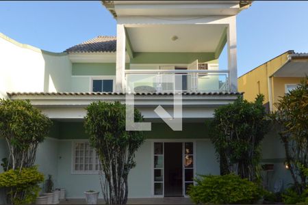 Casa de condomínio à venda com 160m², 6 quartos e 2 vagasFachada