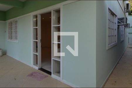 Casa de condomínio à venda com 160m², 6 quartos e 2 vagasÁrea externa