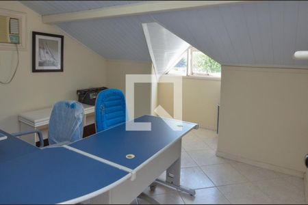 Casa de condomínio à venda com 160m², 6 quartos e 2 vagas Sótão - quarto 1