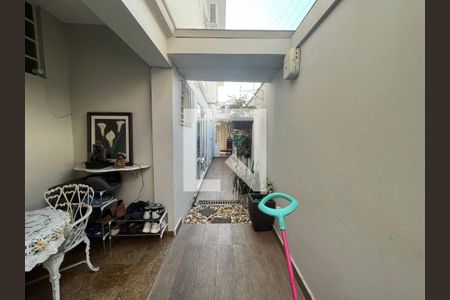 Casa à venda com 270m², 3 quartos e 2 vagasCorredor Externo