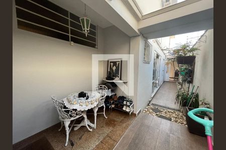 Casa à venda com 270m², 3 quartos e 2 vagasCorredor Externo