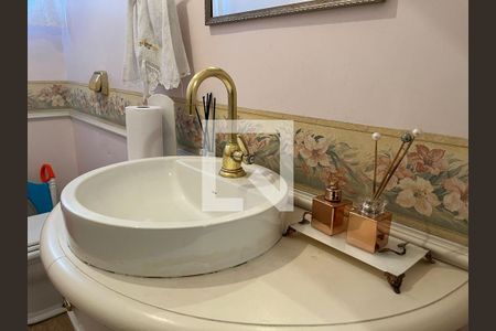 Casa à venda com 270m², 3 quartos e 2 vagasLavabo