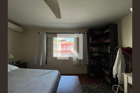 Casa à venda com 270m², 3 quartos e 2 vagasSuíte