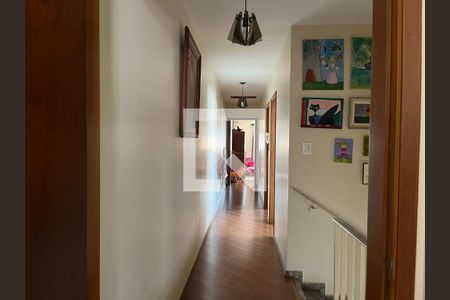 Casa à venda com 270m², 3 quartos e 2 vagasCorredor