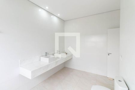 Casa de condomínio à venda com 810m², 4 quartos e 4 vagas Casa de condomínio à venda com 810m², 4 quartos e 4 vagasBanheiro da Suíte