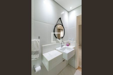 Casa de condomínio à venda com 810m², 4 quartos e 4 vagas Casa de condomínio à venda com 810m², 4 quartos e 4 vagasBanheiro Social