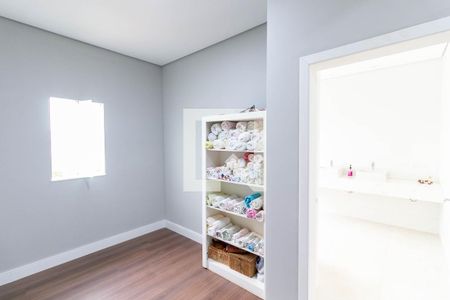 Casa de condomínio à venda com 810m², 4 quartos e 4 vagas Casa de condomínio à venda com 810m², 4 quartos e 4 vagasQuarto Suíte