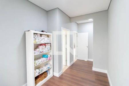 Casa de condomínio à venda com 810m², 4 quartos e 4 vagas Casa de condomínio à venda com 810m², 4 quartos e 4 vagasQuarto Suíte