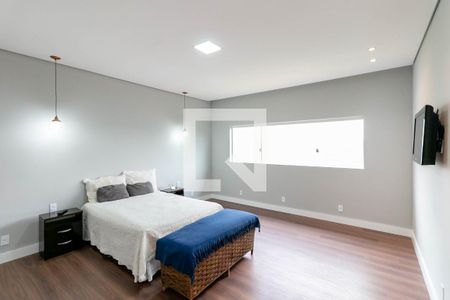 Casa de condomínio à venda com 810m², 4 quartos e 4 vagas Casa de condomínio à venda com 810m², 4 quartos e 4 vagasQuarto Suíte