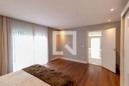 Casa de condomínio à venda com 810m², 4 quartos e 4 vagas Casa de condomínio à venda com 810m², 4 quartos e 4 vagasQuarto 4