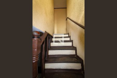 Casa à venda com 250m², 3 quartos e 2 vagasEscada