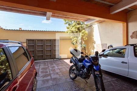 Casa à venda com 300m², 5 quartos e 5 vagas Casa à venda com 300m², 5 quartos e 5 vagasGaragem