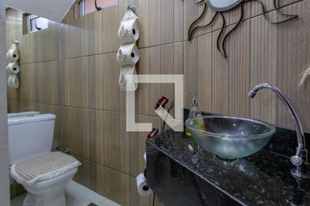 Casa à venda com 300m², 5 quartos e 5 vagas Casa à venda com 300m², 5 quartos e 5 vagasLavabo