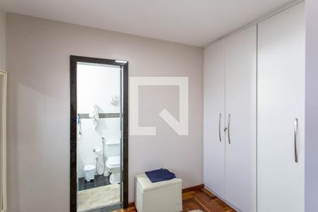 Casa à venda com 300m², 5 quartos e 5 vagas Casa à venda com 300m², 5 quartos e 5 vagasCloset da suíte