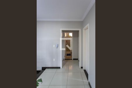 Casa à venda com 300m², 5 quartos e 5 vagas Casa à venda com 300m², 5 quartos e 5 vagasCorredor