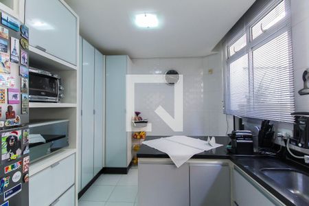 Casa à venda com 300m², 4 quartos e 4 vagasCozinha