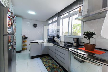 Casa à venda com 300m², 4 quartos e 4 vagasCozinha