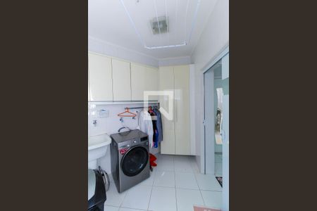 Casa à venda com 300m², 4 quartos e 4 vagasÁrea de Serviço