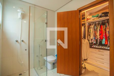 Casa à venda com 675m², 5 quartos e 8 vagas Casa à venda com 675m², 5 quartos e 8 vagasBanheiro Suíte