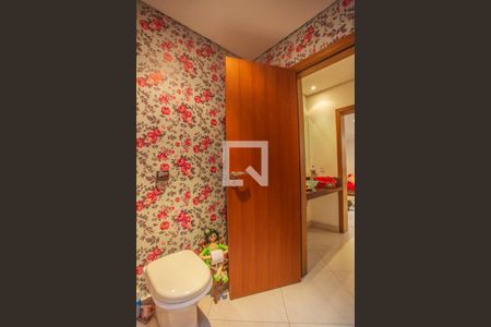 Casa à venda com 675m², 5 quartos e 8 vagas Casa à venda com 675m², 5 quartos e 8 vagaslavabo
