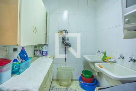 Casa à venda com 675m², 5 quartos e 8 vagas Casa à venda com 675m², 5 quartos e 8 vagasÁrea de Serviço