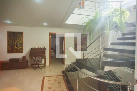 Casa à venda com 675m², 5 quartos e 8 vagas Casa à venda com 675m², 5 quartos e 8 vagasHall