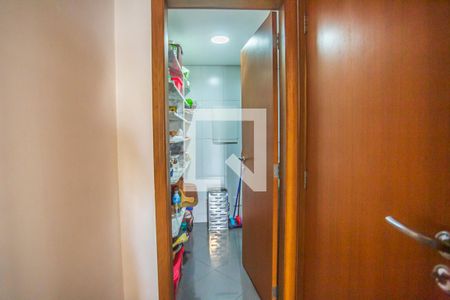 Casa à venda com 675m², 5 quartos e 8 vagas Casa à venda com 675m², 5 quartos e 8 vagasDispensa