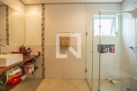 Casa à venda com 675m², 5 quartos e 8 vagas Casa à venda com 675m², 5 quartos e 8 vagasBanheiro Suíte