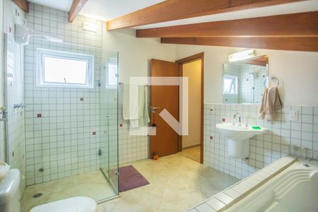 Casa à venda com 675m², 5 quartos e 8 vagas Casa à venda com 675m², 5 quartos e 8 vagasBanheiro Suíte