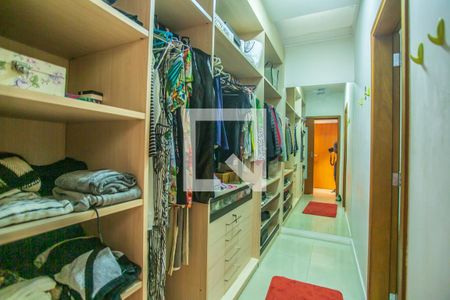 Casa à venda com 675m², 5 quartos e 8 vagas Casa à venda com 675m², 5 quartos e 8 vagasCloset