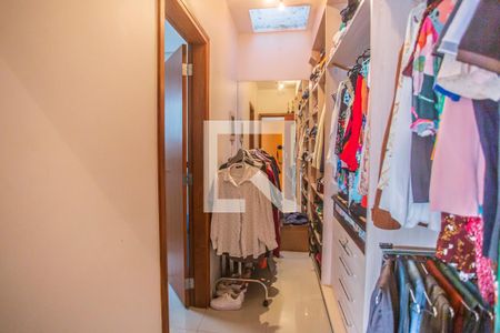 Casa à venda com 675m², 5 quartos e 8 vagas Casa à venda com 675m², 5 quartos e 8 vagasCloset
