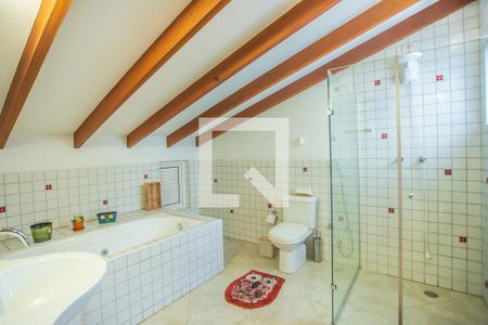 Casa à venda com 675m², 5 quartos e 8 vagas Casa à venda com 675m², 5 quartos e 8 vagasBanheiro Suíte