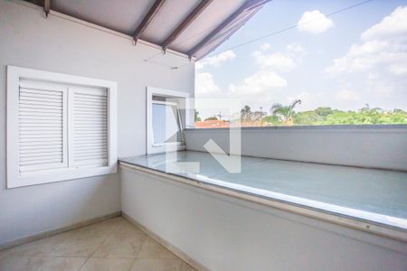 Casa à venda com 675m², 5 quartos e 8 vagas Casa à venda com 675m², 5 quartos e 8 vagasVaranda