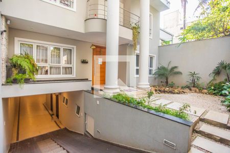 Casa à venda com 675m², 5 quartos e 8 vagas Casa à venda com 675m², 5 quartos e 8 vagasGaragem