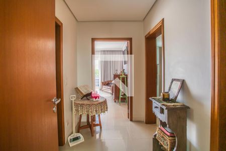 Casa à venda com 675m², 5 quartos e 8 vagas Casa à venda com 675m², 5 quartos e 8 vagasHall