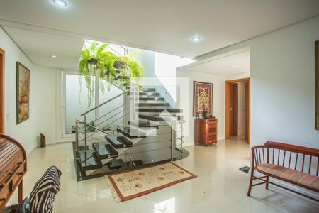 Casa à venda com 675m², 5 quartos e 8 vagas Casa à venda com 675m², 5 quartos e 8 vagasHall
