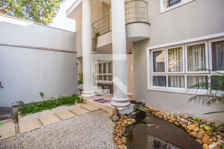 Casa à venda com 675m², 5 quartos e 8 vagas Casa à venda com 675m², 5 quartos e 8 vagasEntrada